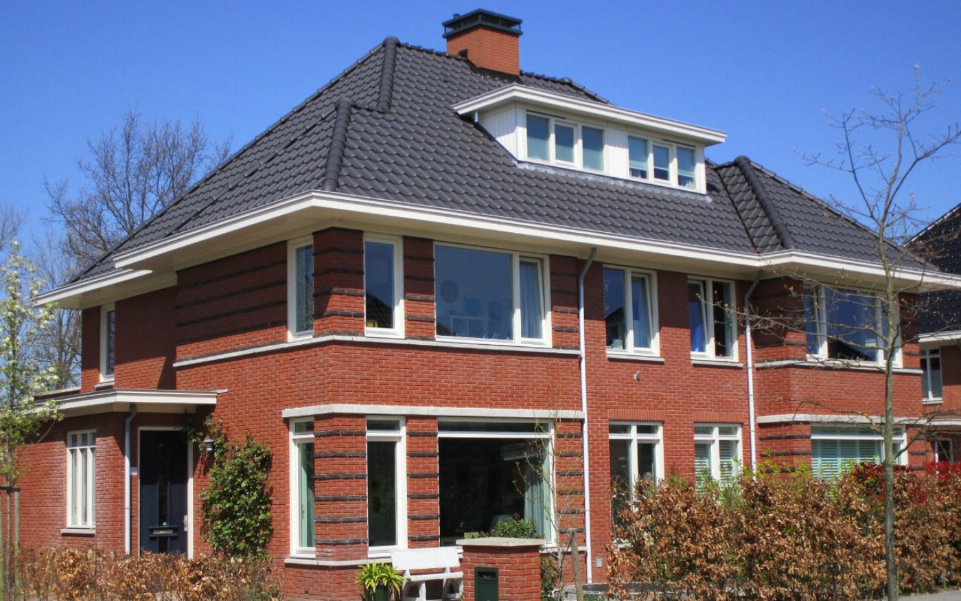 Renovatie 2-onder-1-kapwoningen | Burgemeester van der Hoevenweg, Voorschoten | Dakpan: Alegra 10 Leikleur Mat Engobe 703