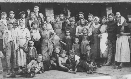 Image of Wienerberger brick workers at the factory.