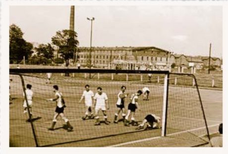 Wienerberger’s first football team, the Worker’s Sports Association (ASV) was founded. in 1921 The club is still active today as SV Wienerberger.